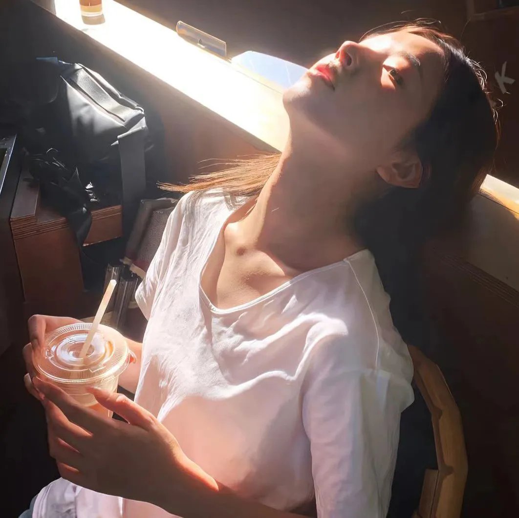 灯红酒绿 海报